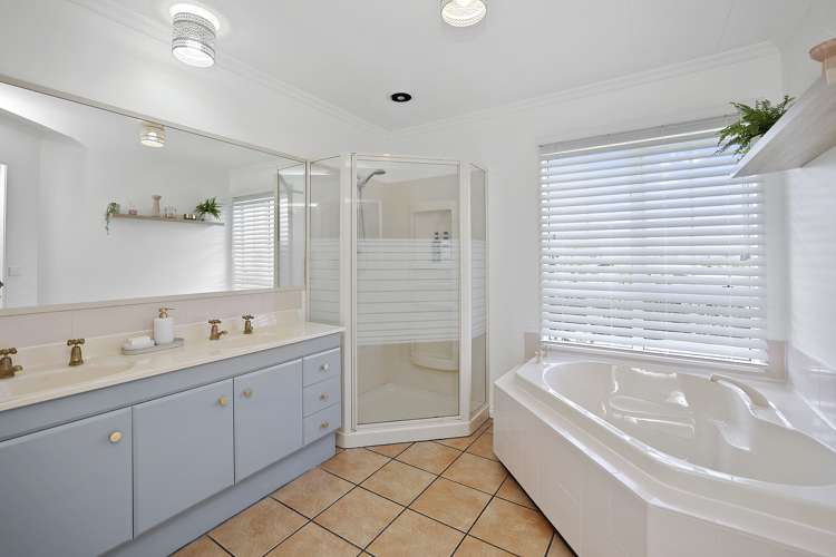 24 Culzean Grove Bell Block_15