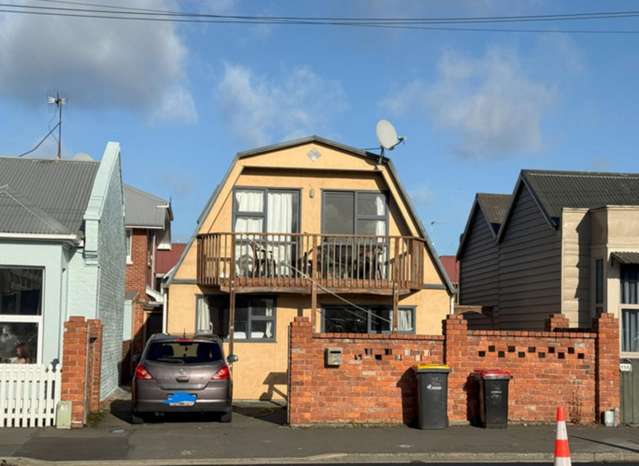 Six bedrooms and close to Campus!