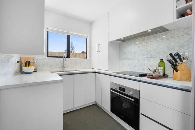 Modern, Low-Maintenance Living with Privacy
