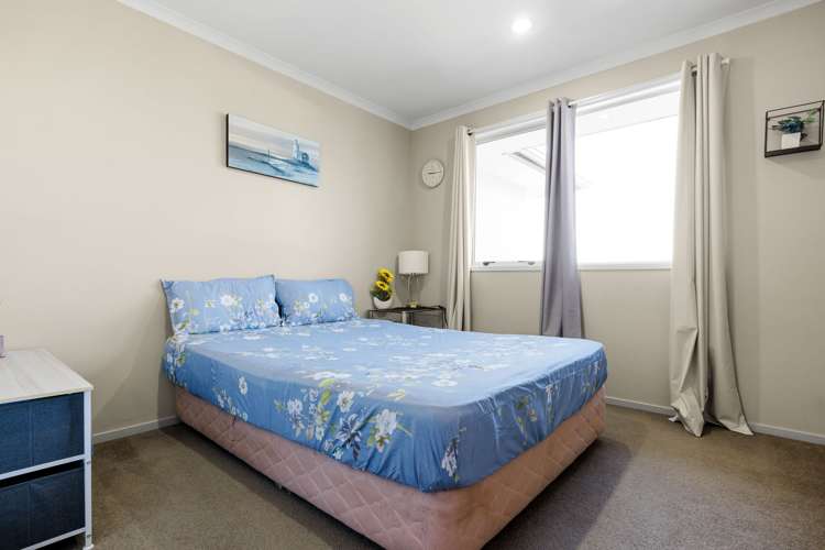 6 Raddington Way Huntington_13