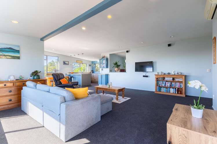 10 Charlotte Way_3