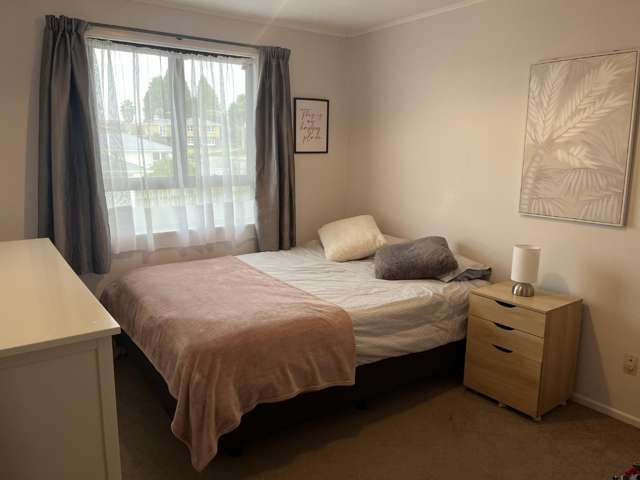 5 Sussex Place 11601_4