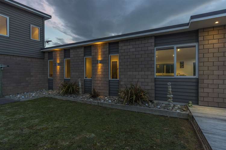 15 Dusky Crescent Aotea_24