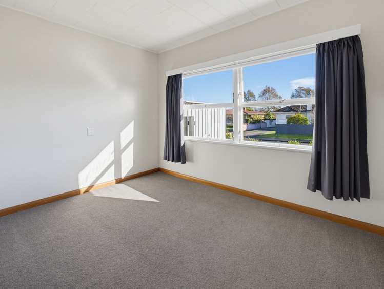 1/7 Tennyson Crescent Stoke_9