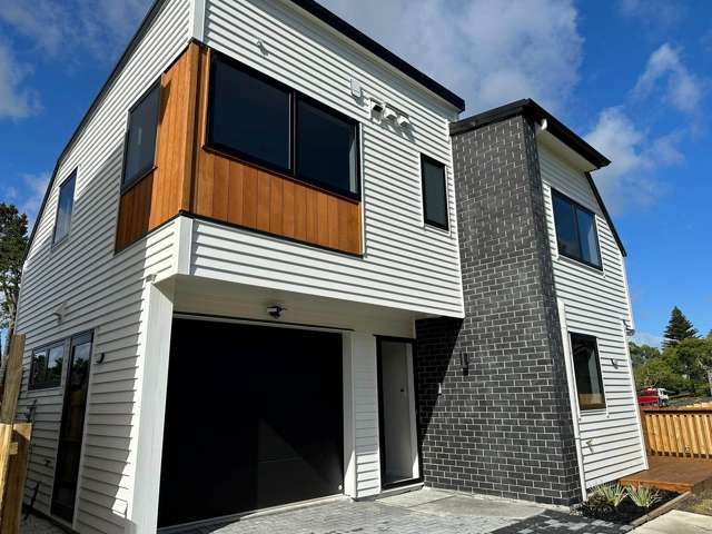 Brand New, Beautiful & Central 4 Bedroom in Mt...