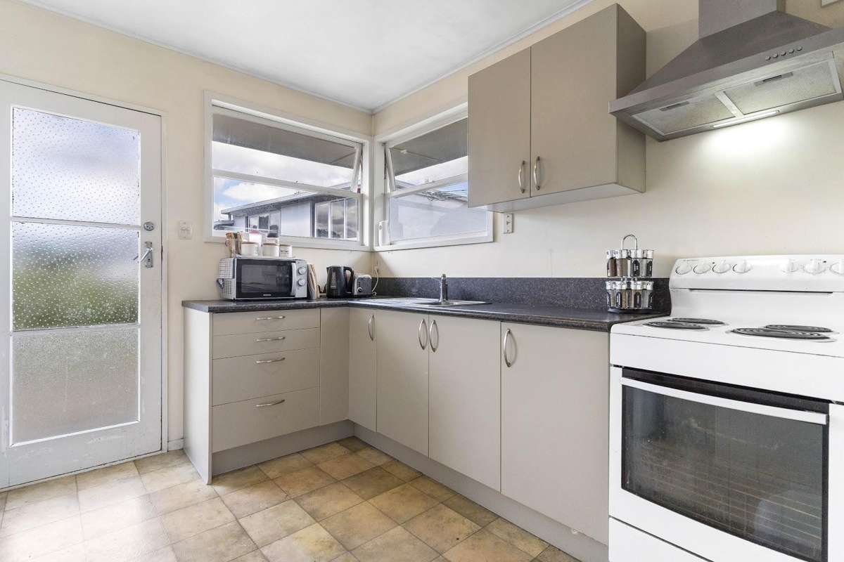 Flat 1/17 Peek Street_2