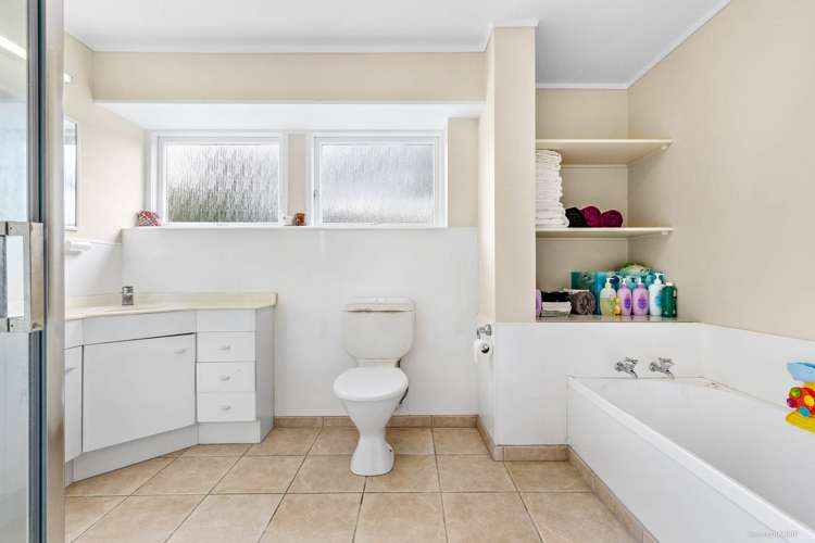 25 Taitua Drive Te Atatu South_15