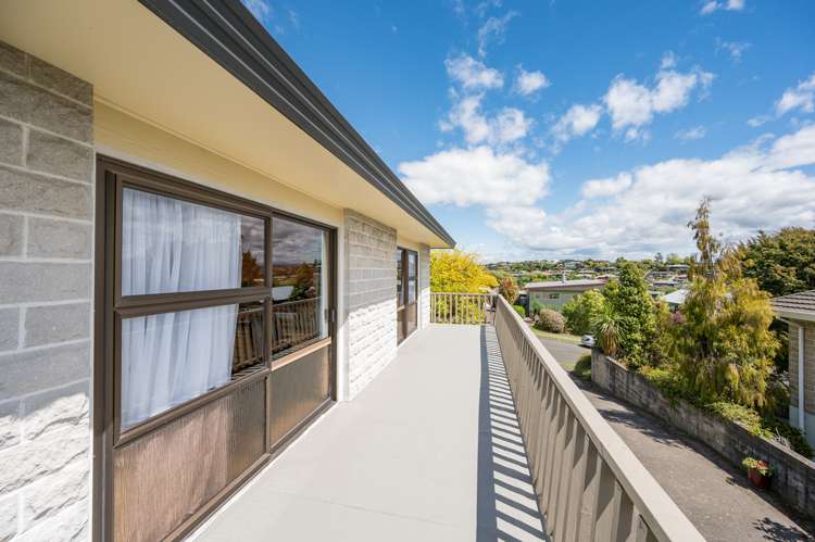 8 Farnham Drive Richmond_12