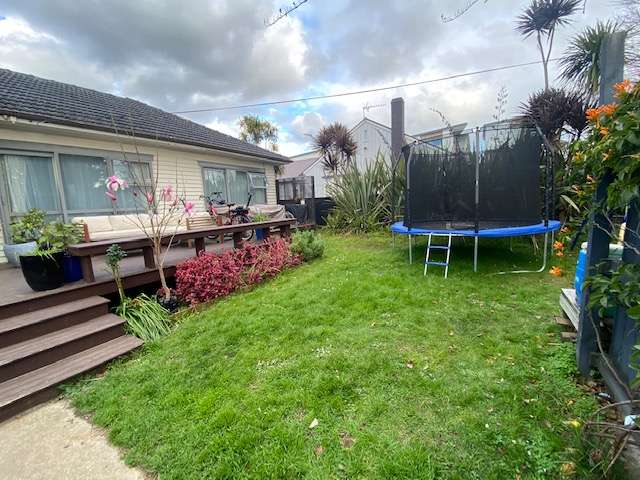 8 Ropata Avenue Point England_1