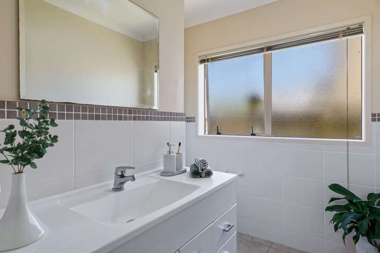 34 Aitkenhead Court Parakai_18