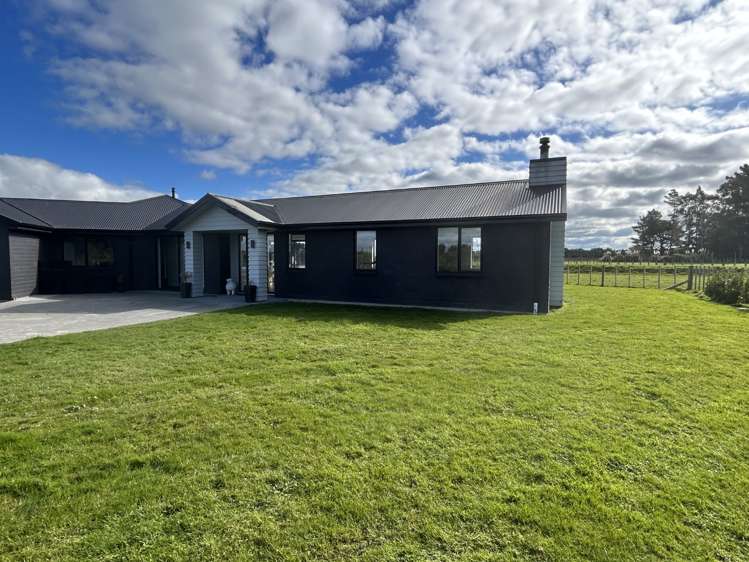 94 Reid Line East Feilding_10