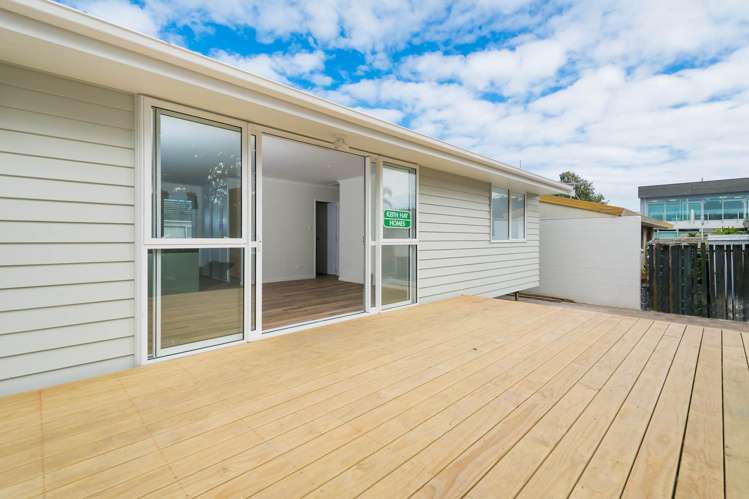 2/20B Moana Avenue Orewa_1