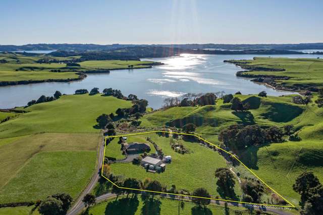 Country Living 12 Minutes From Raglan
