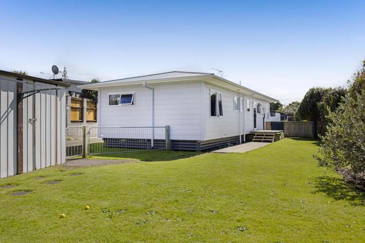 6 Camellia Avenue Bell Block_19