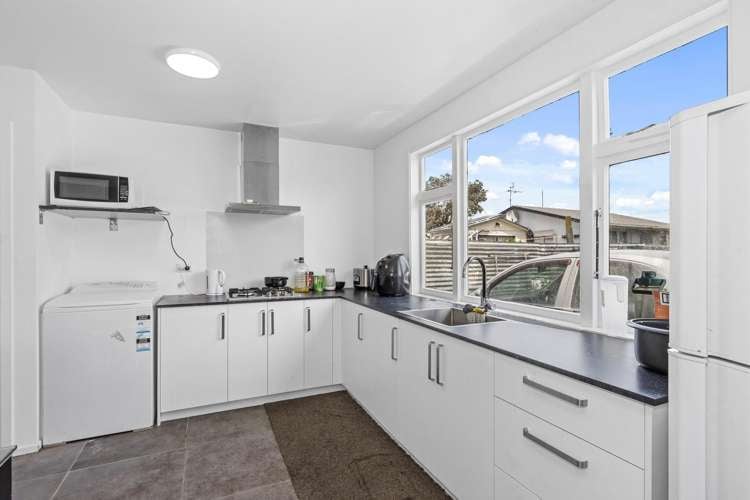 415 Breezes Road Aranui_12