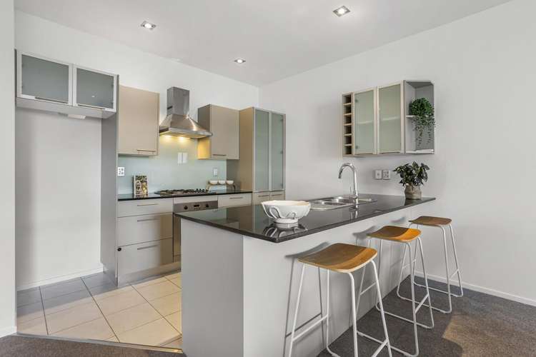 20/40 Scarlet Oak Drive Schnapper Rock_1