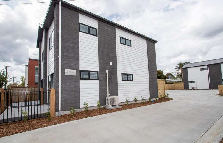 7/17 Lyon Street 1067_17