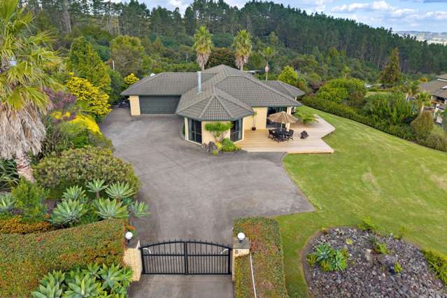 DELUXE LIVING – ELEVATED LOCATION PANORAMIC VIEWS