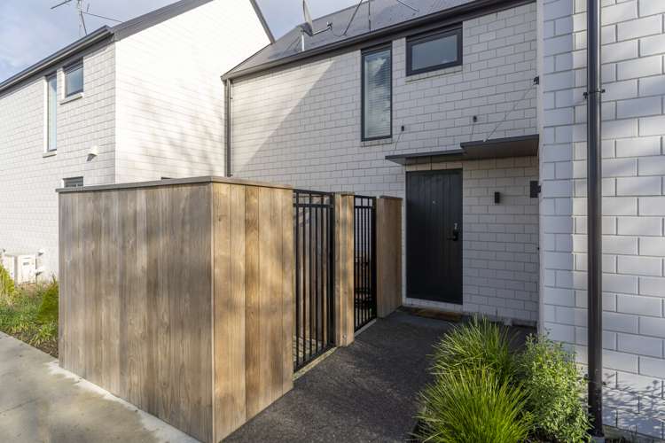 2/17 Hornbrook Street Waltham_2