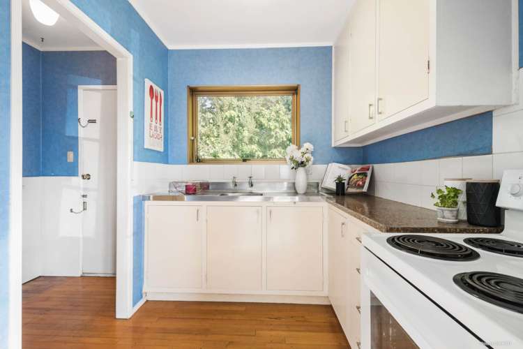 2/2 Colin Wild Place Glenfield_12