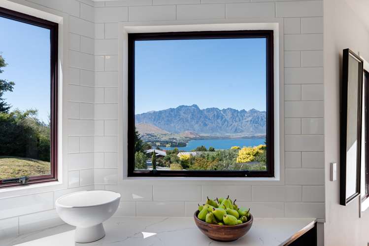 12 Greenstone Place Fernhill/Sunshine Bay_6