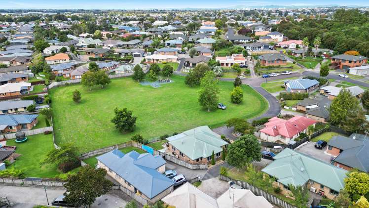 25 Pointon Glade Grandview Heights_20