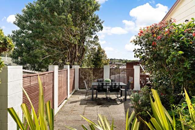 2/61 Oaktree Avenue Browns Bay_1