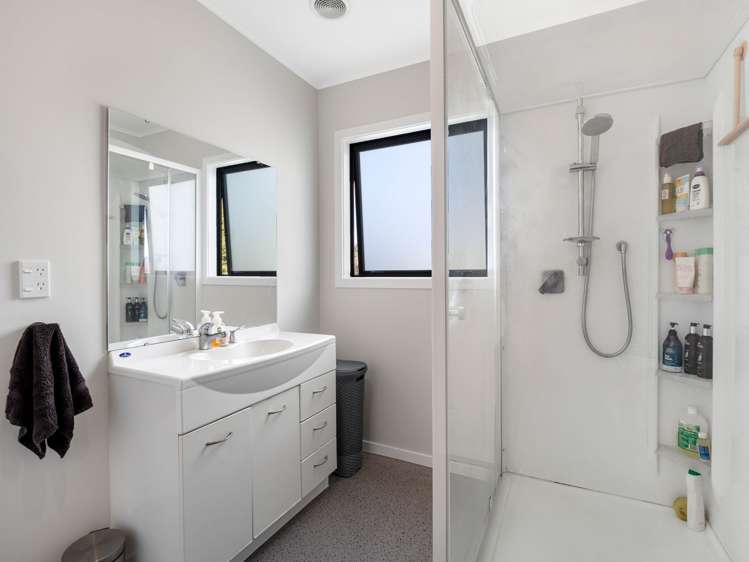 6 Roger street Pukehangi_15