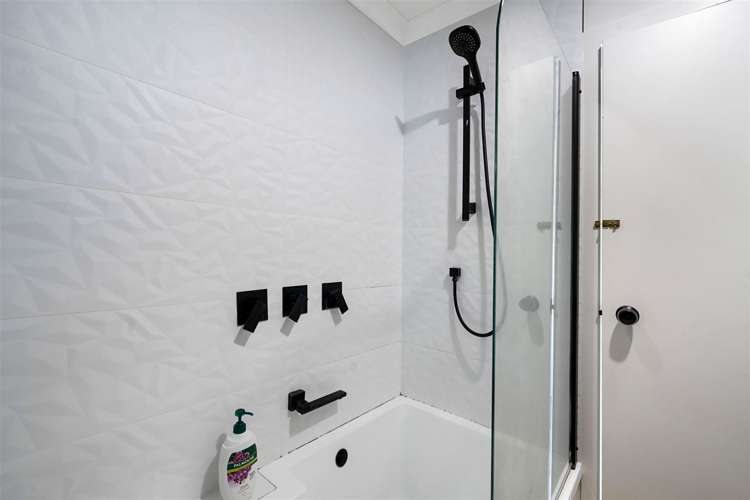 174 Solar Road Glen Eden_11