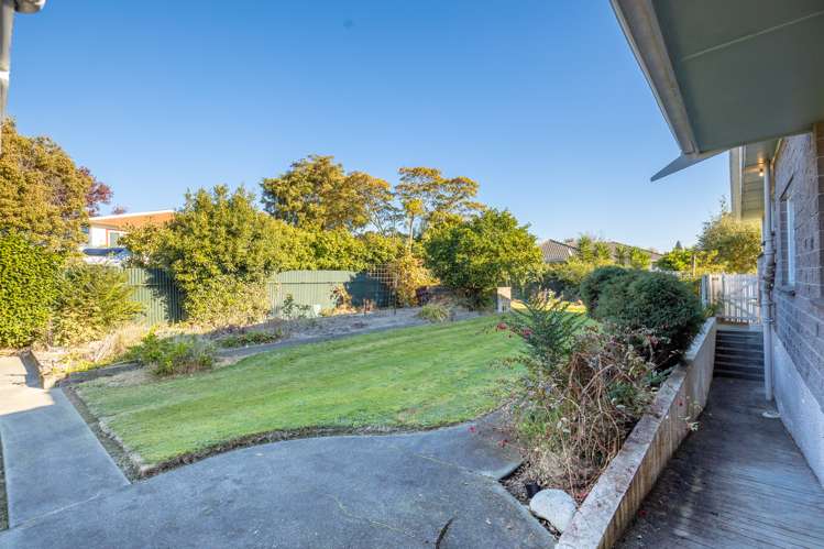 13 Neale Avenue Stoke_19