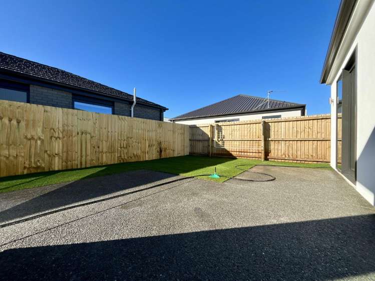 18 Rita Angus Road 10145_16