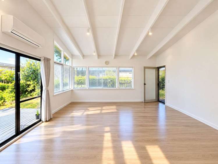 2/1 Yeovil Road Te Atatu Peninsula_1