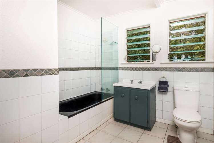 12 York Road Titirangi_14