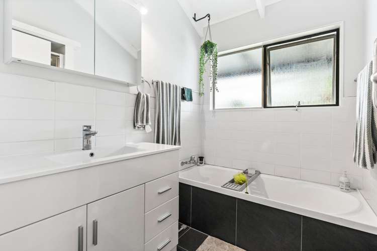 42 McEntee Road Waitakere_20