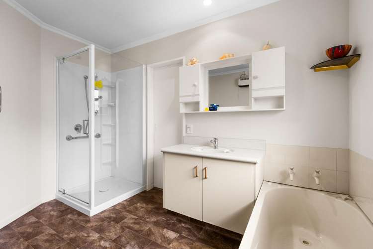 2/89 Churchill Drive Taradale_12