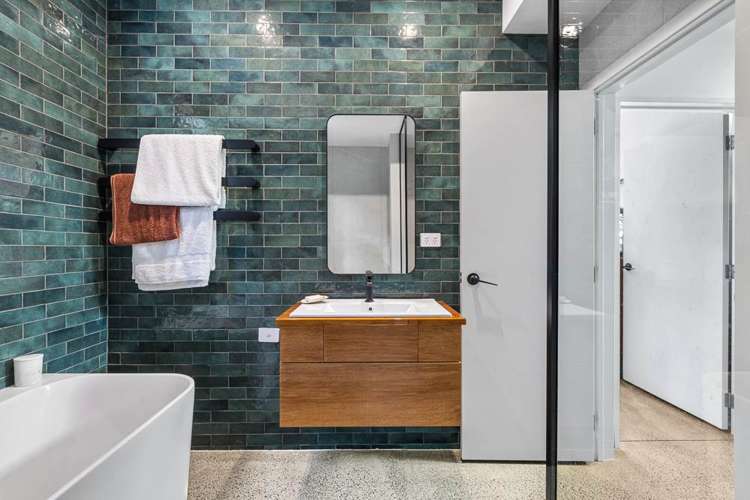 23 Log Race Road Piha_16