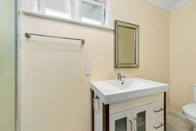 58 Beaubank Road Kelston_14