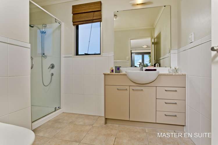 14 Greenbough Lane Greenhithe_10