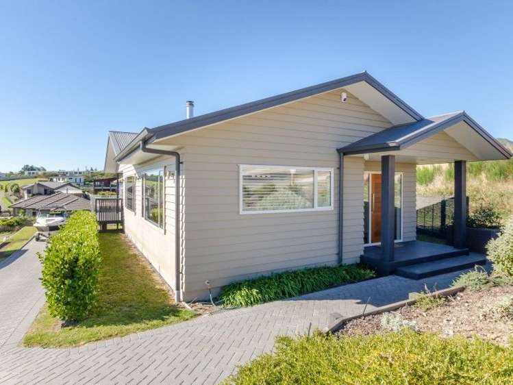 27 Botanical Heights Drive Waipahihi_1