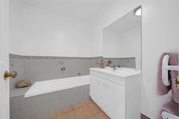 14 Watersfield Place Flat Bush_19