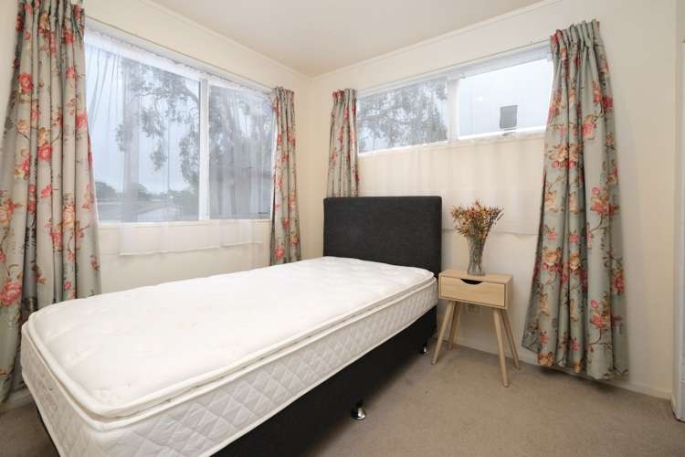 6 Aquarius Avenue Glen Eden_13