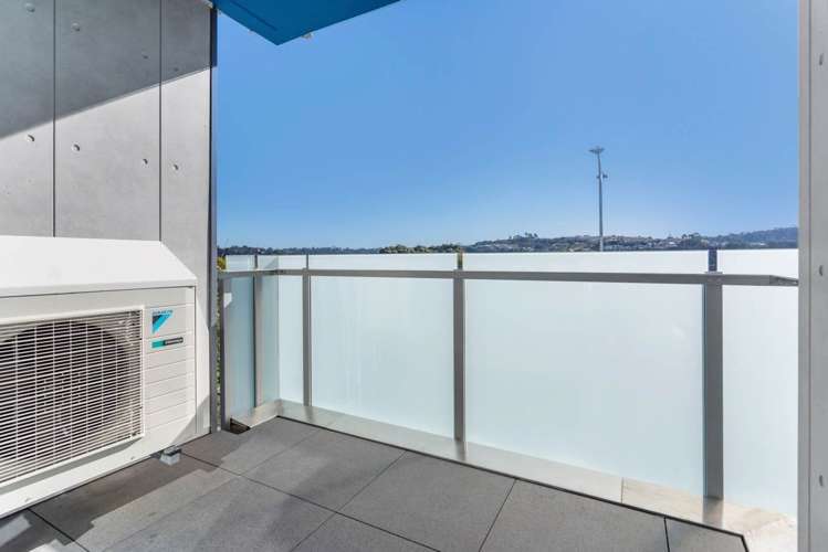 102/27 Don Mckinnon Drive Albany_5