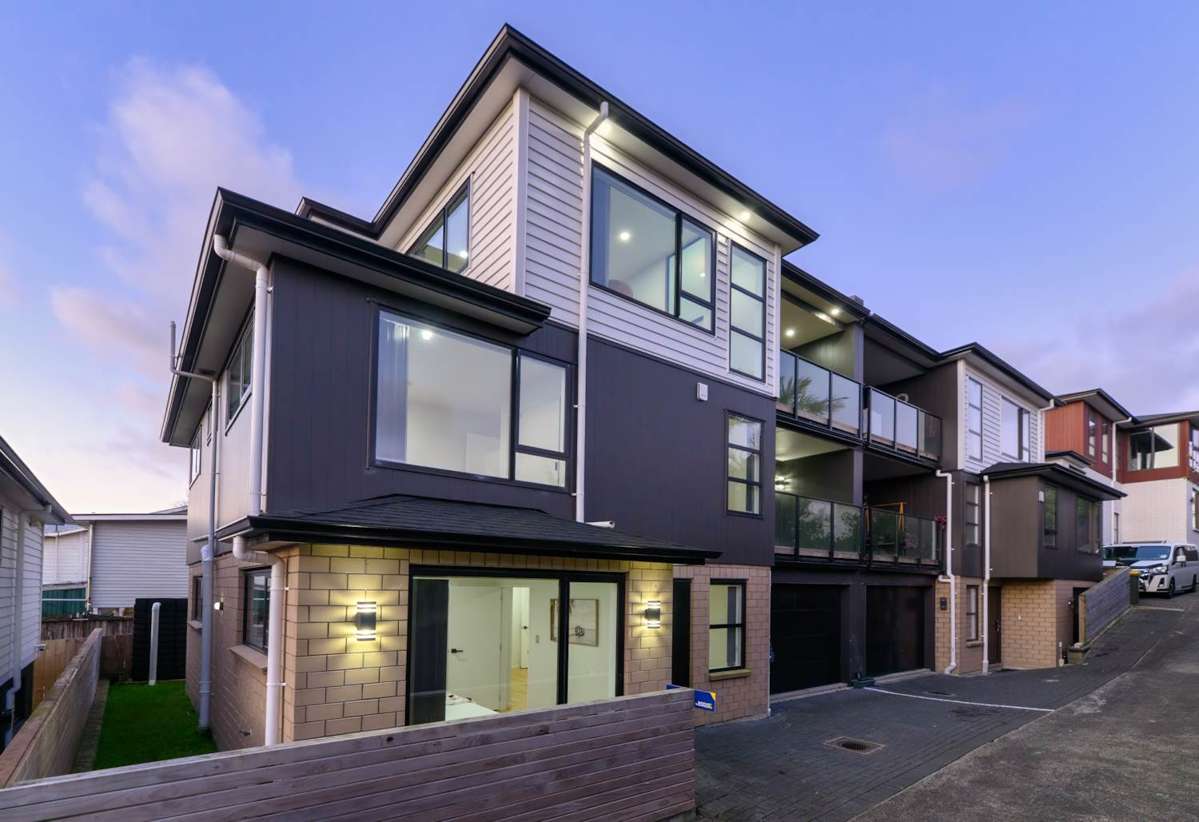 121B-121C New Windsor Road_0