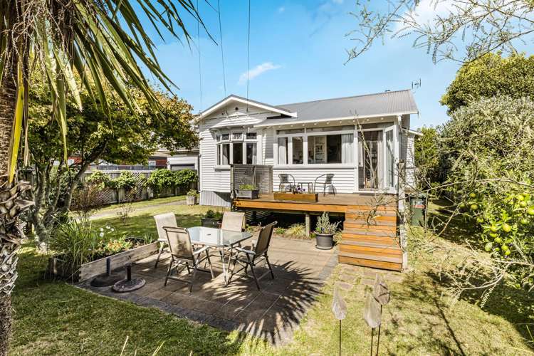 8 Invermay Avenue Mount Roskill_0