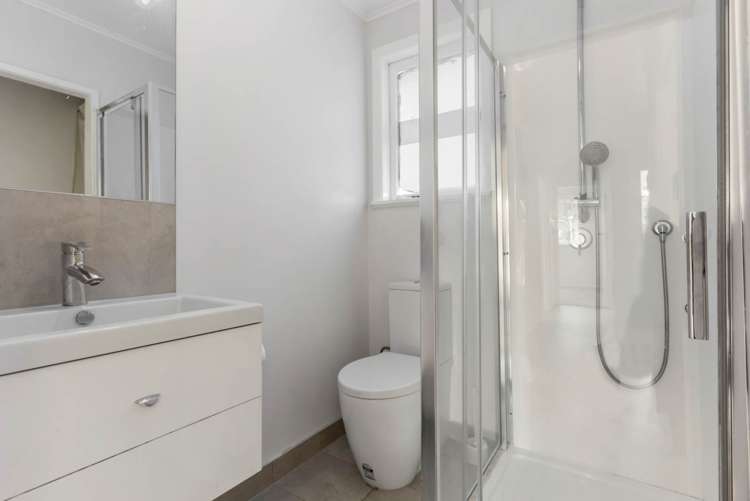 9 Surat Place Glen Eden_4