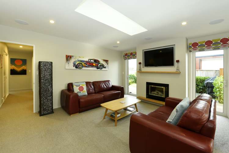 68 Fairose Drive Richmond_9