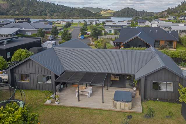 11 Voyager Place Cooks Beach_1