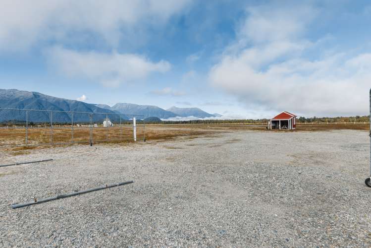 22 Airport Lane Haast_14