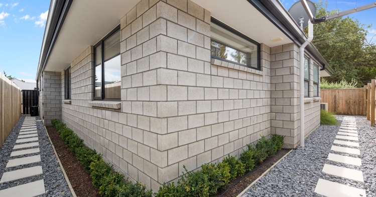 32a Harvard Road Burleigh_23