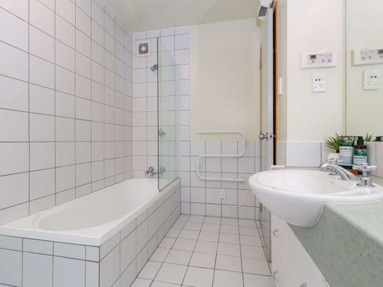 30b Connaught Terrace Brooklyn_17